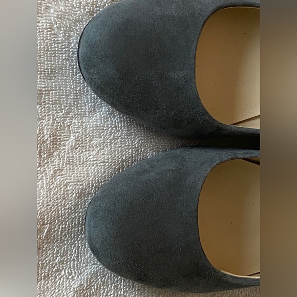 Isaac Mizrahi sz 7 Kendal lovely grey suede wedge heels for spring. VGUC - Picture 12 of 16